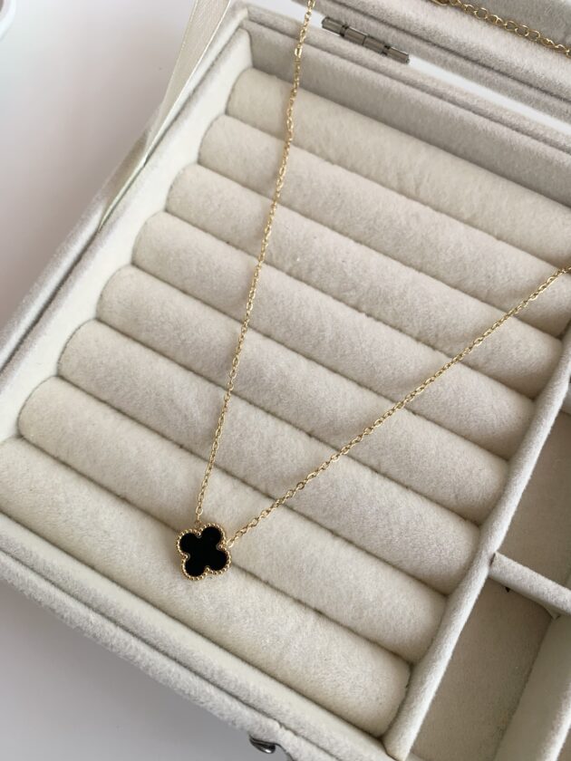 Cloverly w&b reversible